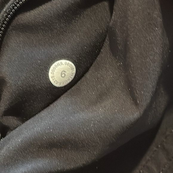 lululemon black shorts, size 6 - Picture 4 of 4